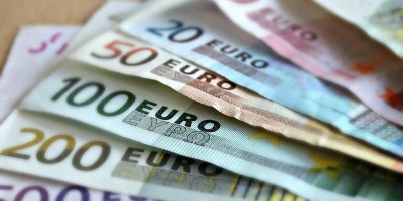 Курс валют НБУ. Євро відновлює позиції